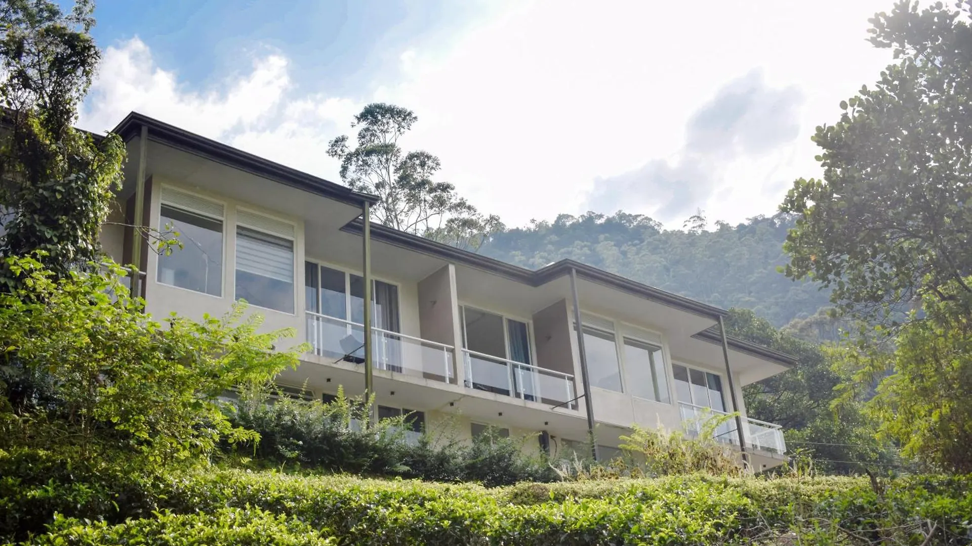 Villa Flaming Tree Resorts Kiriwan Eliya Sri Lanka